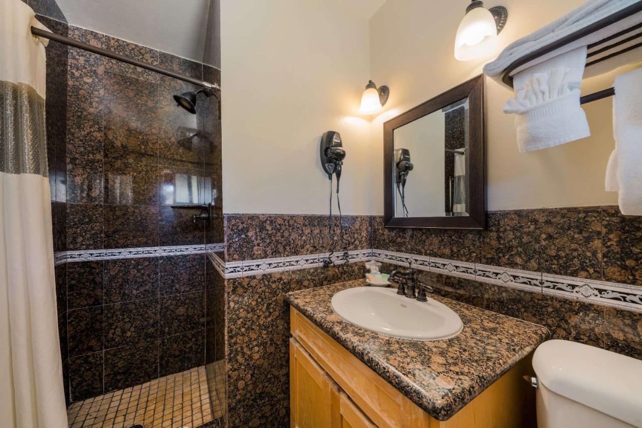 Clarion Collection Carmel Oaks Inn Εξωτερικό φωτογραφία