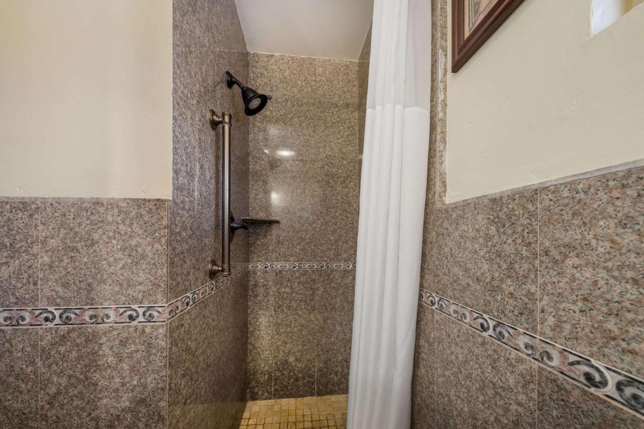 Clarion Collection Carmel Oaks Inn Εξωτερικό φωτογραφία